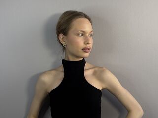 adult cam chat room MalliaLucioni