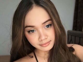 naughty camgirl masturbating with dildo MaxCiana