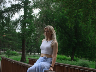 camgirl masturbating with sex toy MelisaMokriski