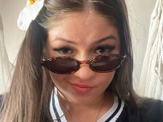 masturbating webcamgirl MiaCelezte