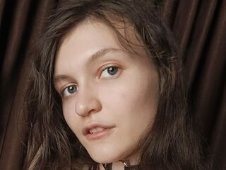 free webcam chat room MillieStrife