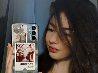 naked girl with webcam masturbating with vibrator MitziBreech