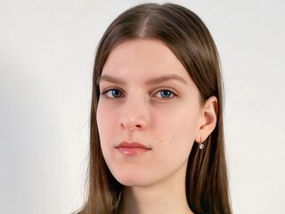 nude webcamgirl photo MyrtieKatula