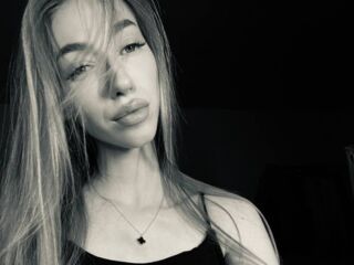 camgirl showing tits NikkiTenerovich