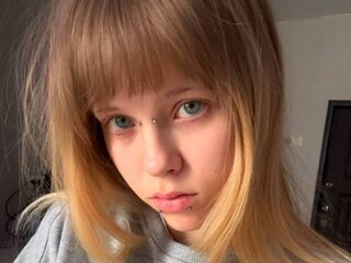 camslut showing tits OpheliaWrenny
