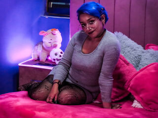 camgirl fingering shaved pussy PamelaKoch