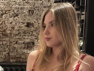 cam girl masturbating with vibrator PinkDDLuna