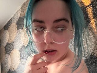 naughty camgirl masturbating with vibrator PixieJones