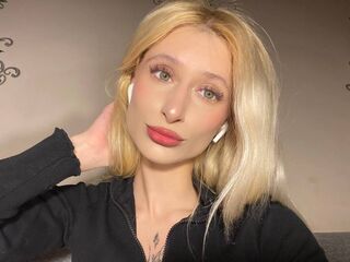 naked girl with webcam masturbating with vibrator RemiVell