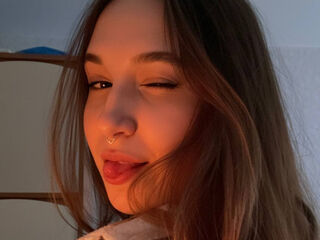 topless cam girl RiannaBrown