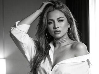 camslut masturbating RoseAdamm