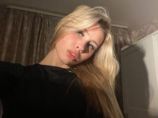 cam girl showing tits RowanBellamy