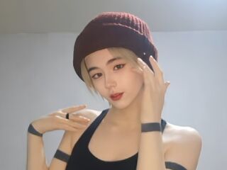 beautiful girl webcam RoxannCobio