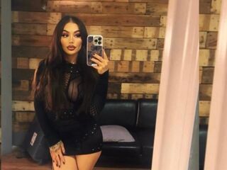 naughty cam girl masturbating with dildo SaffyAurra
