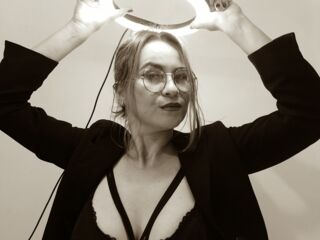 naughty cam bitch ScarletHanistom