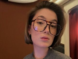 naked camgirl masturbating SheilaSweezer