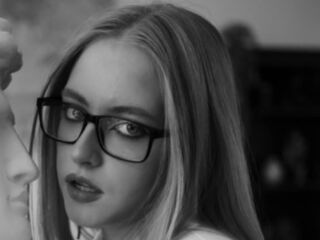 free webcam chat room SheliaEdwards