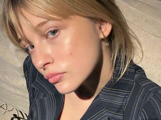 nude webcamgirl SoledadMadon