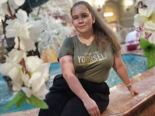 camslut fingering shaved pussy StellaSunnie