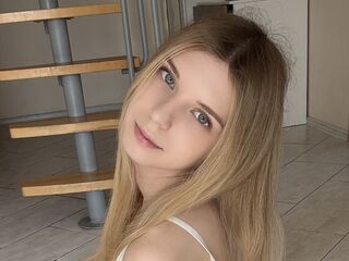 camslut masturbating ThoraBeskom