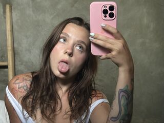 naked cam chatroom TomikaLuczki