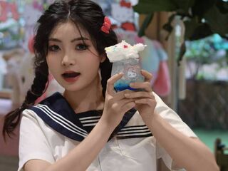 naughty cam girl masturbating with dildo YangyiXiao