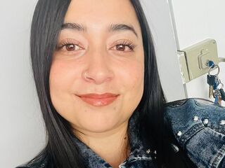 camwhore fingering shaved pussy YeinPalmer